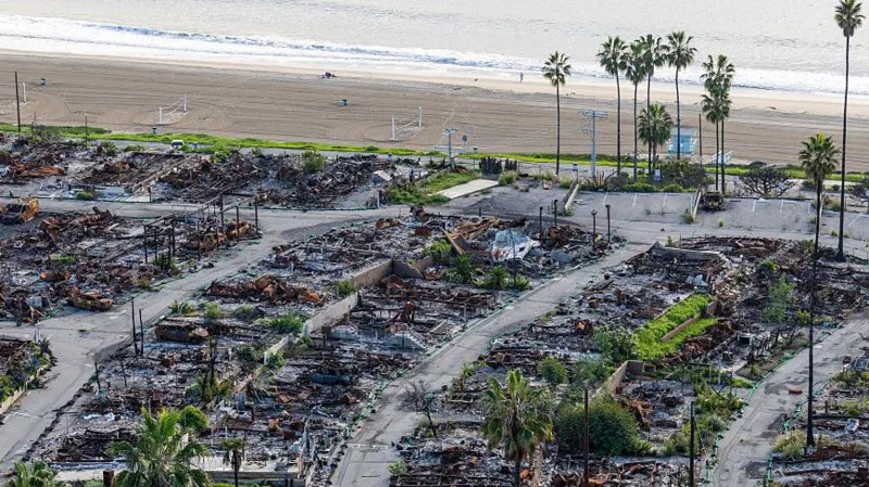 Un juez declara nulo el juicio contra el hombre acusado de provocar un incendio mortal en California.