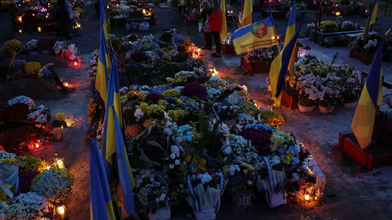 Ukrainian war dead reaches 43,000, Zelensky says in rare update