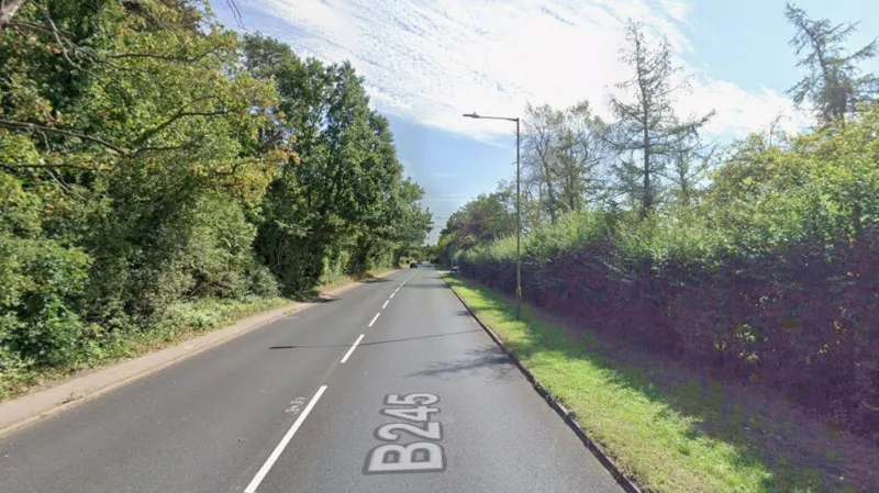 Un hombre resultó gravemente herido en un accidente entre tres vehículos