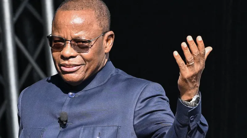 Police stakeout of Cameroon's presidential hopeful ends