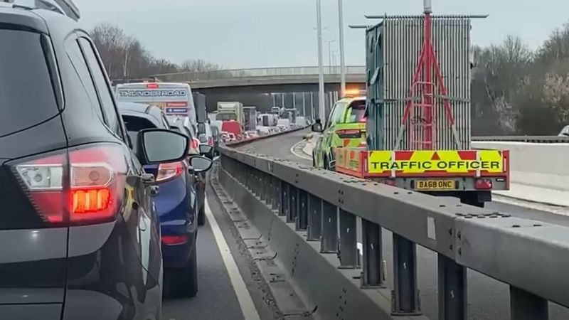 M5 Drivers Hurt In Head-on Worcester Crash - BBC News