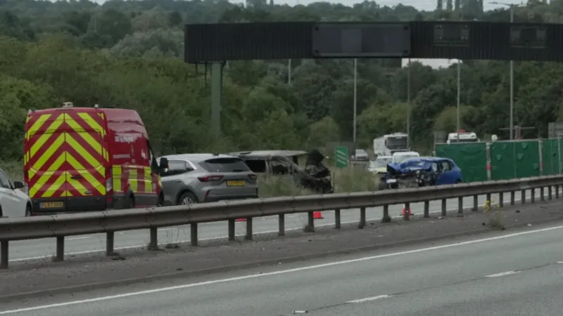 a46,carretera,accidente,cierre,trafico,emergencia,seguridad_vial,vehiculos,congestion,policia,noticia,transporte