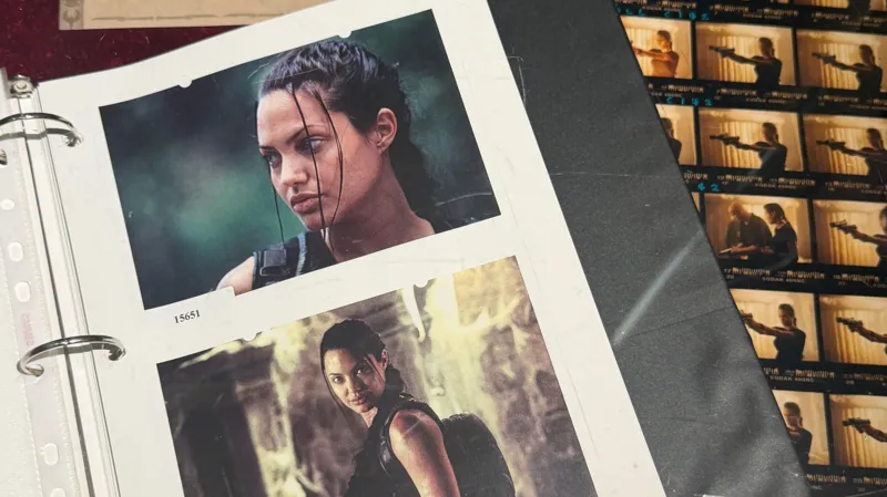 Las fotos muestran el interior de la exposición del 30 aniversario de Tomb Raider.