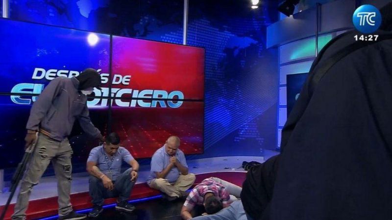 Un grupo armado irrumpió en la transmisión en vivo - Foro América del Sur