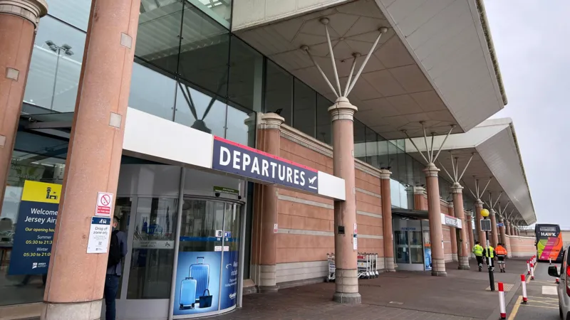 La distribución del aeropuerto cambió durante la construcción de la sala VIP.