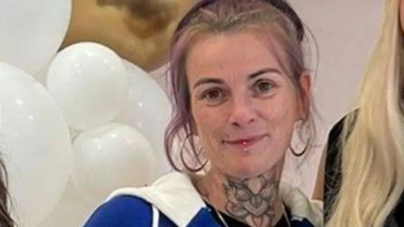 Buscan a una mujer desaparecida vista por última vez afuera de un pub