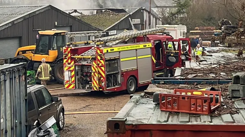 Se insta a la gente a evitar la zona tras un incendio «significativo»