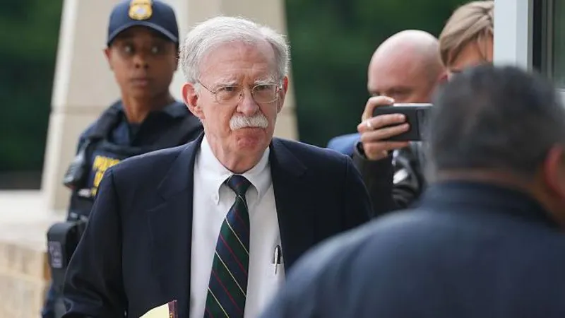 El exasesor de Trump, John Bolton, se declara culpable de malversación de documentos clasificados.