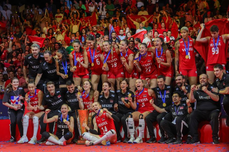 Olimpiyat vizesini alan A Milli Kadın Voleybol takımı Türkiye’ye döndü