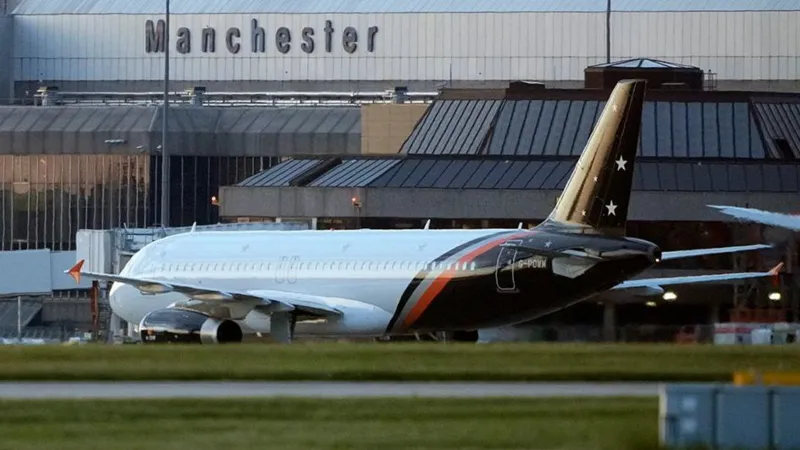 La policía interroga a un niño de 14 años por una supuesta amenaza relacionada con un avión.