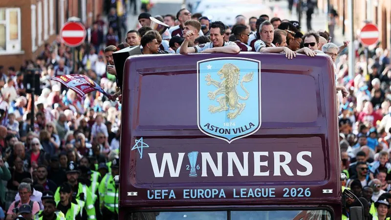 Thousands Welcome Home Triumphant Aston Villa as Heroes After Europa League Victory Thousands Welcome Home Triumphant Aston Villa as Heroes After Europa League Victory