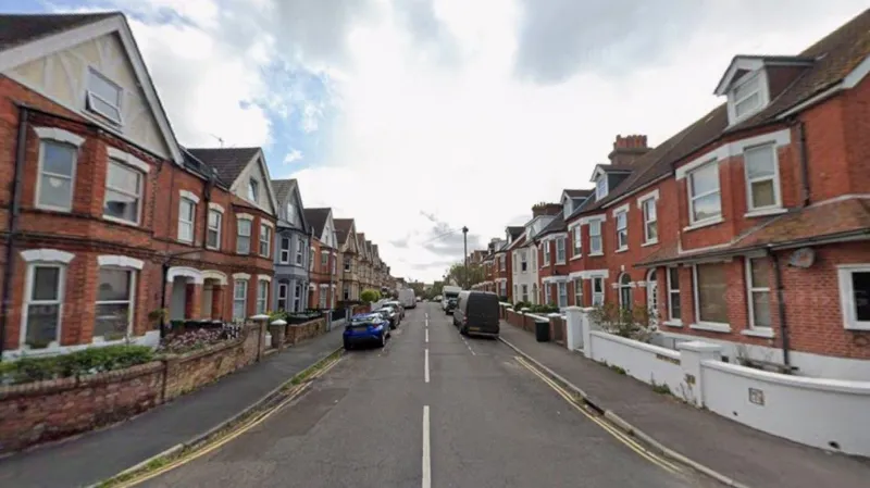 Hombre acusado de delitos de terrorismo