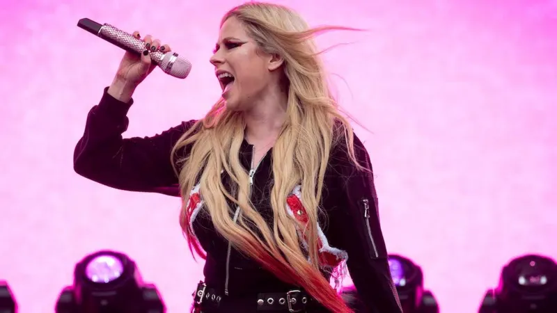 Avril Lavigne sobre esperar 22 años para tocar en Glastonbury