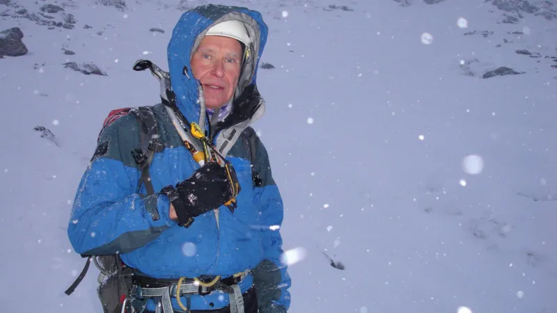Los Dales son un lugar «equivocado» para un parque eólico, según un alpinista.