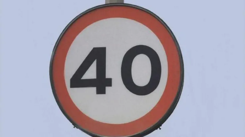 Plan de reducere a limitei de viteză pe o stradă aglomerată din oraș