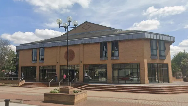 Un hombre de 33 años fue acusado de violar a una adolescente.