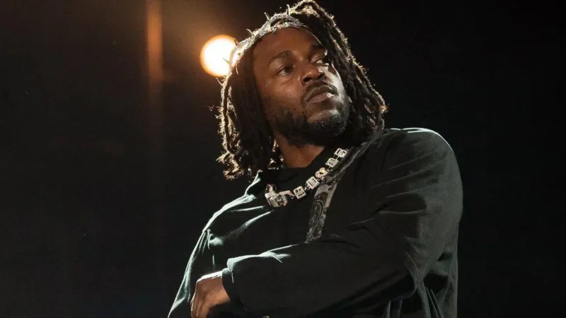 Kendrick Lamar performs Drake diss track five times