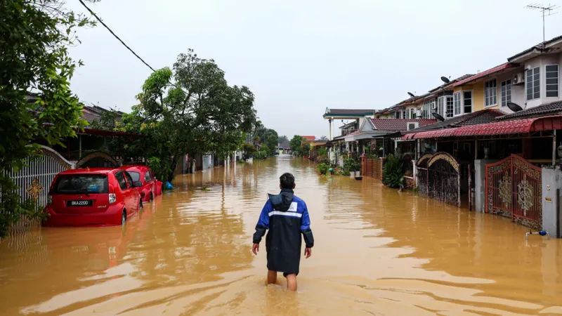 Malaysia and Thailand flooding kills at least 12