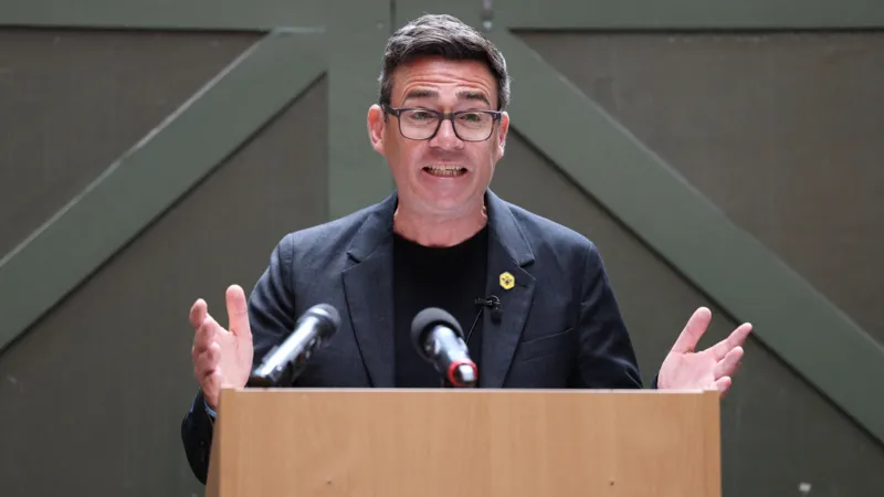 Andy Burnham lo entiende, afirma el alcalde de Londres, Sadiq Khan.