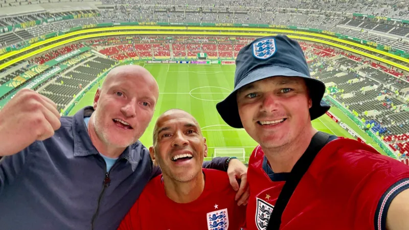 ‘El mejor partido de la historia’: celebran los aficionados ingleses.
