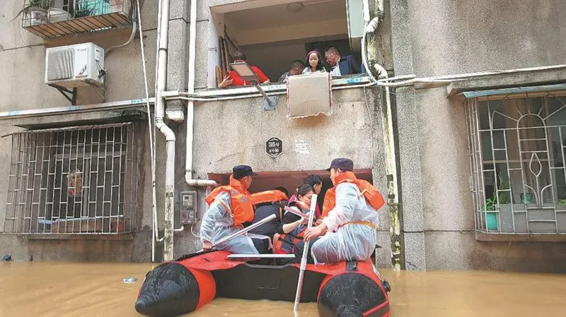 Tens of thousands evacuated from massive China floods