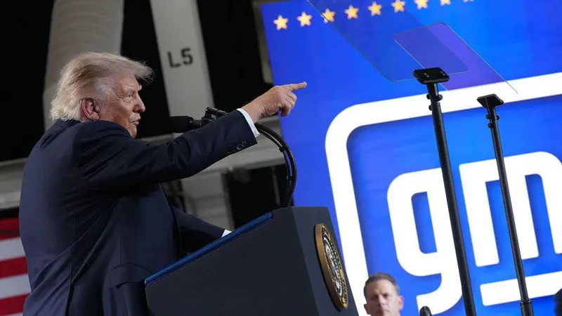 Trump apără tarifele vamale în Michigan, grav afectat, în contextul iminentei creșteri a taxelor în Canada
