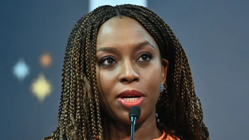 Nigeria realizará una investigación sobre la muerte del hijo de Chimamanda Ngozi Adichie