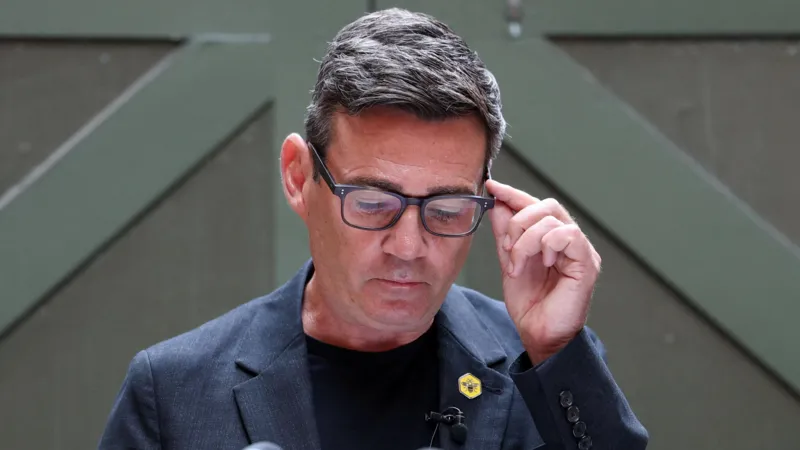 Chris Mason: El plan de defensa de Starmer deja difíciles decisiones que Burnham deberá afrontar.