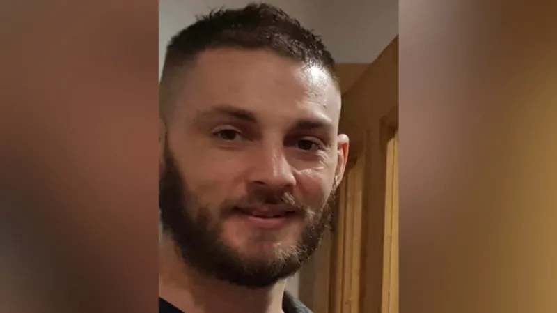 Un hombre fue puesto en libertad bajo fianza como parte de una investigación por asesinato en 2023.