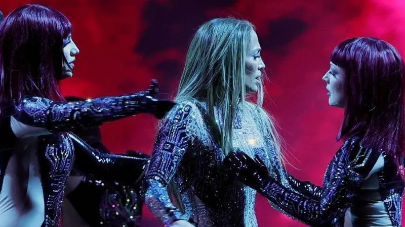 Billie Eilish wins big and 'cringe' J.Lo kiss: Takeaways from the AMAs
