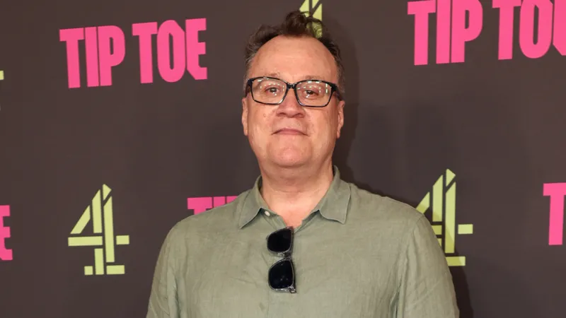 Russell T Davies adelanta un nuevo proyecto televisivo, pero dice que «no sabe si funcionará».