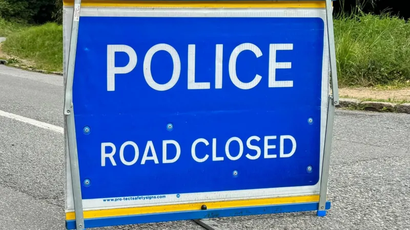 Un motociclista será trasladado en avión al Reino Unido con lesiones graves.