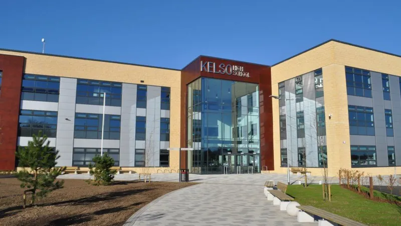 La escuela secundaria espera abordar la calificación de rendimiento «débil»