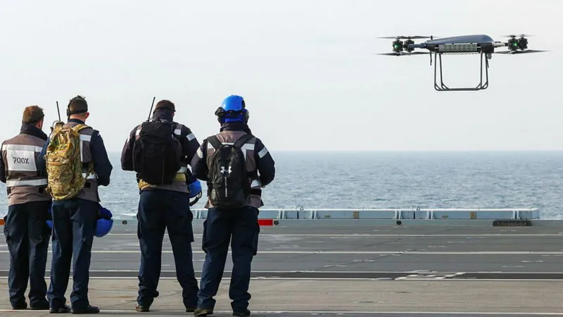 «Esto es territorio de videojuegos», afirma un probador de drones de la Marina Real.