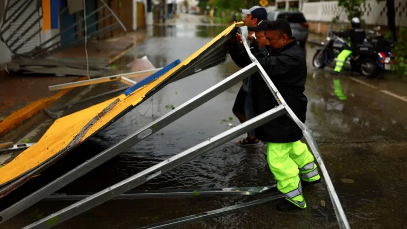 Mexico's coast battered by Hurricane Beryl