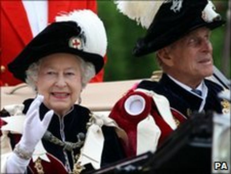 Thousands watch as Royal Family attends Windsor parade BBC News