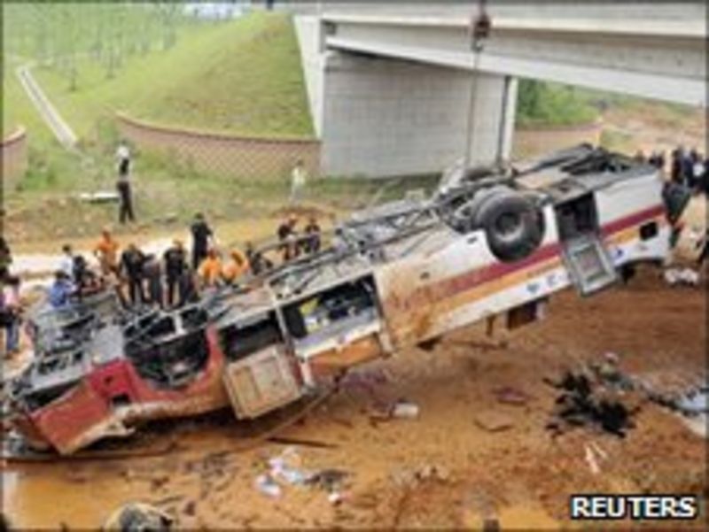 South Korea airport bus crash near Seoul kills 12 BBC News