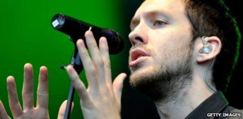 Calvin Harris gives up singing live - BBC News