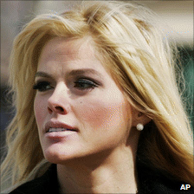 Judge Throws Out Anna Nicole Smith Aides Drug Verdicts Bbc News