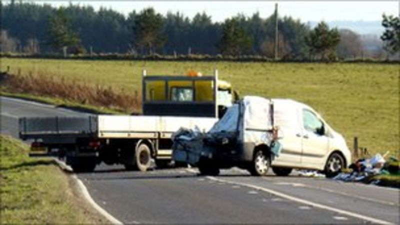 Three injured in two road crashes in Aberdeenshire - BBC News