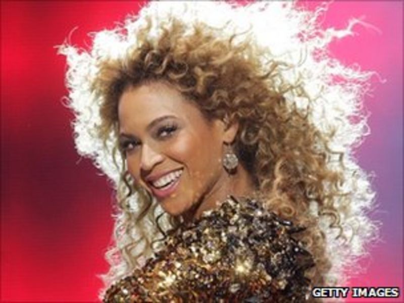 Beyonce's debut brings curtain down on Glastonbury - BBC News