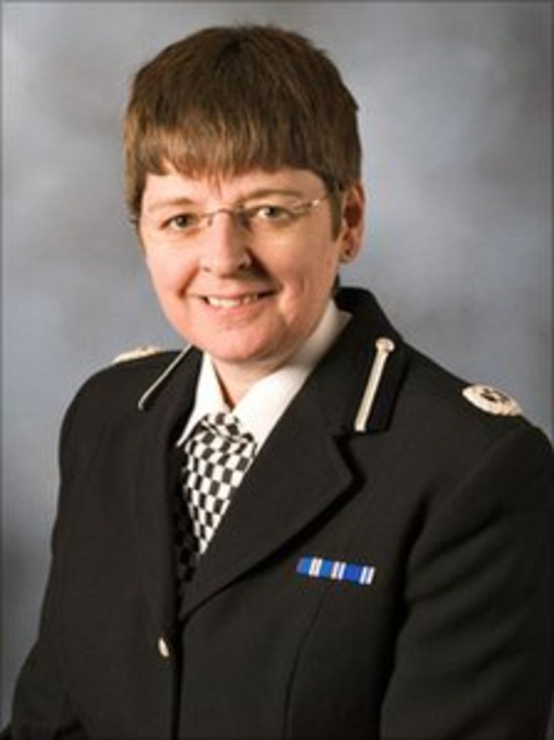 Top Lancashire female police chief Wendy Walker retires - BBC News