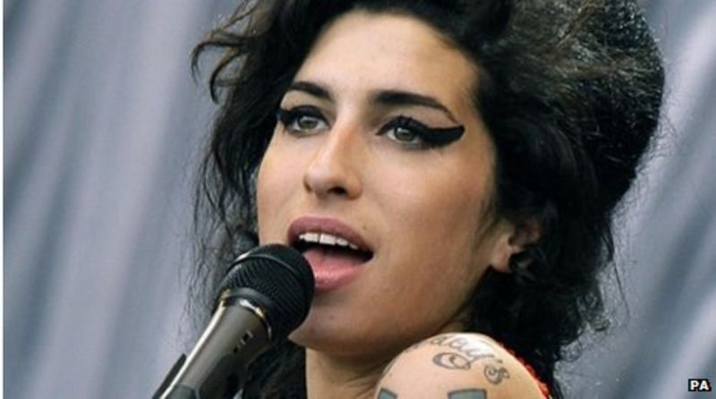 Amy Winehouse Foundation offers scholarship for student - BBC News