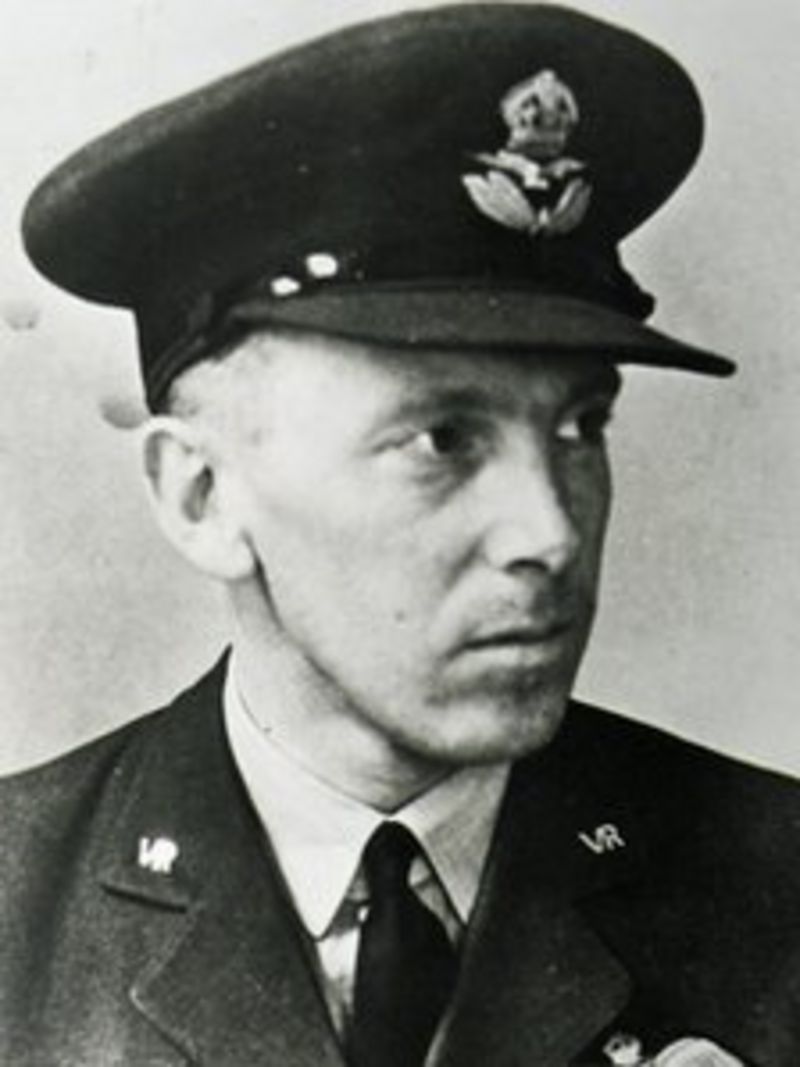 Raf Hero Edward Donald Parkers Medals To Be Auctioned Bbc News 0824