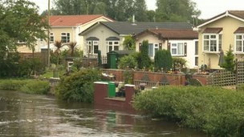 River storm floods on Stour and Avon investigated - BBC News