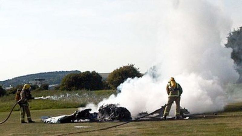 Shoreham mid-air crash an accident, inquest finds - BBC News