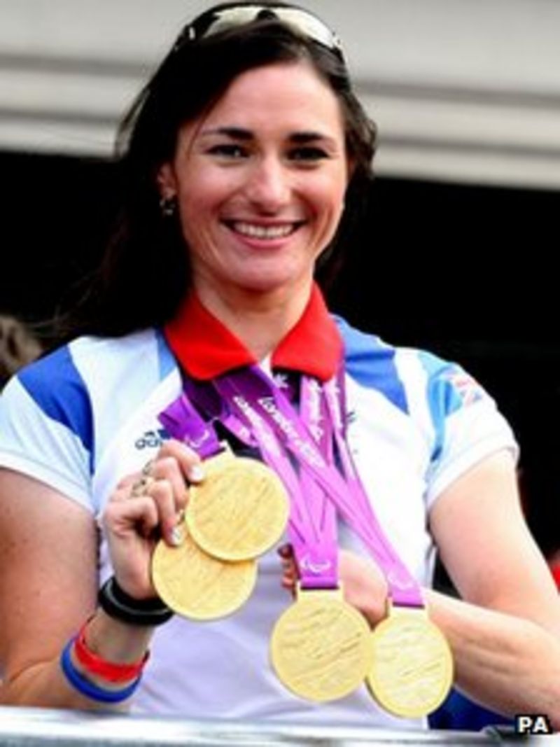 Paralympic cyclist Sarah Storey leads New Year Honours - BBC News