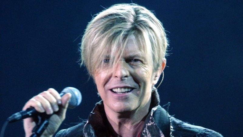 David Bowie releases first single in a decade - BBC News