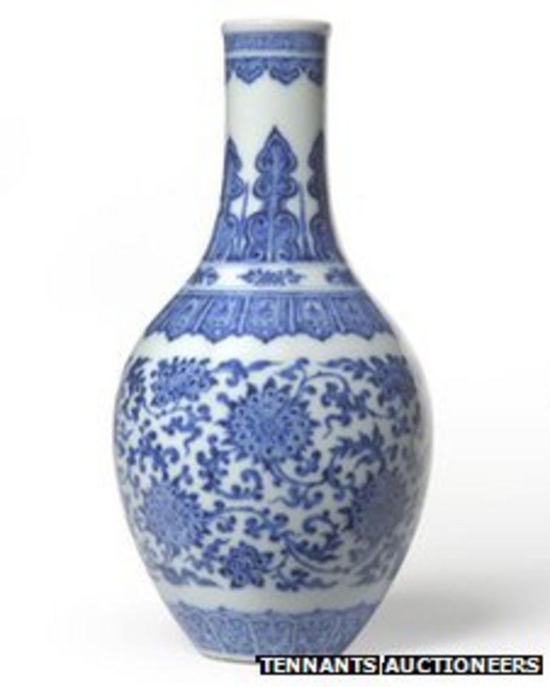 Qianlong Chinese vase sold at auction for almost £1m BBC News