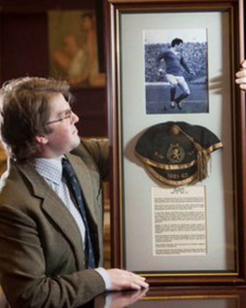 Scotland legend Jim Baxter's cap sells for £10,000 BBC News